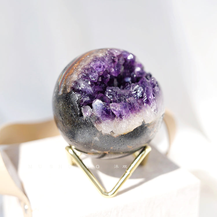 Uruguayan Amethyst Geode – Perfect Healing Gift for Friends.